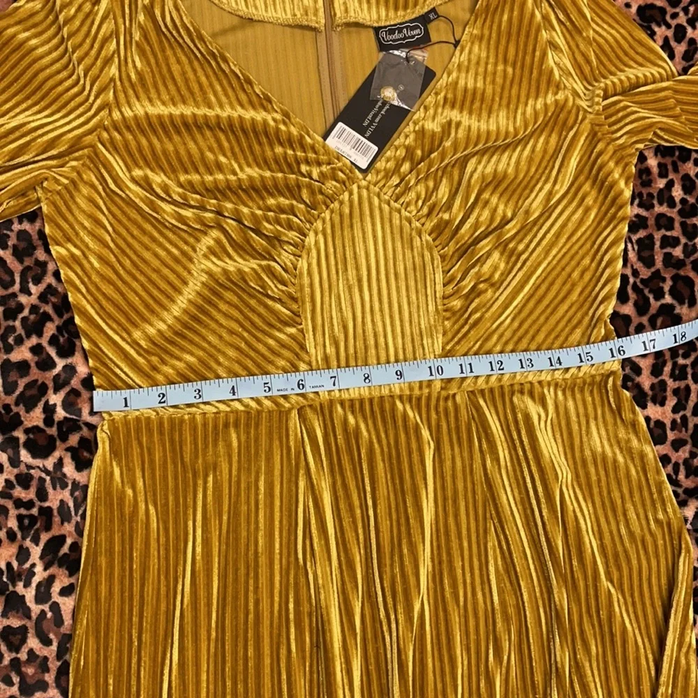 Elegant Gold Pleated Dress - Picture 7 of 8